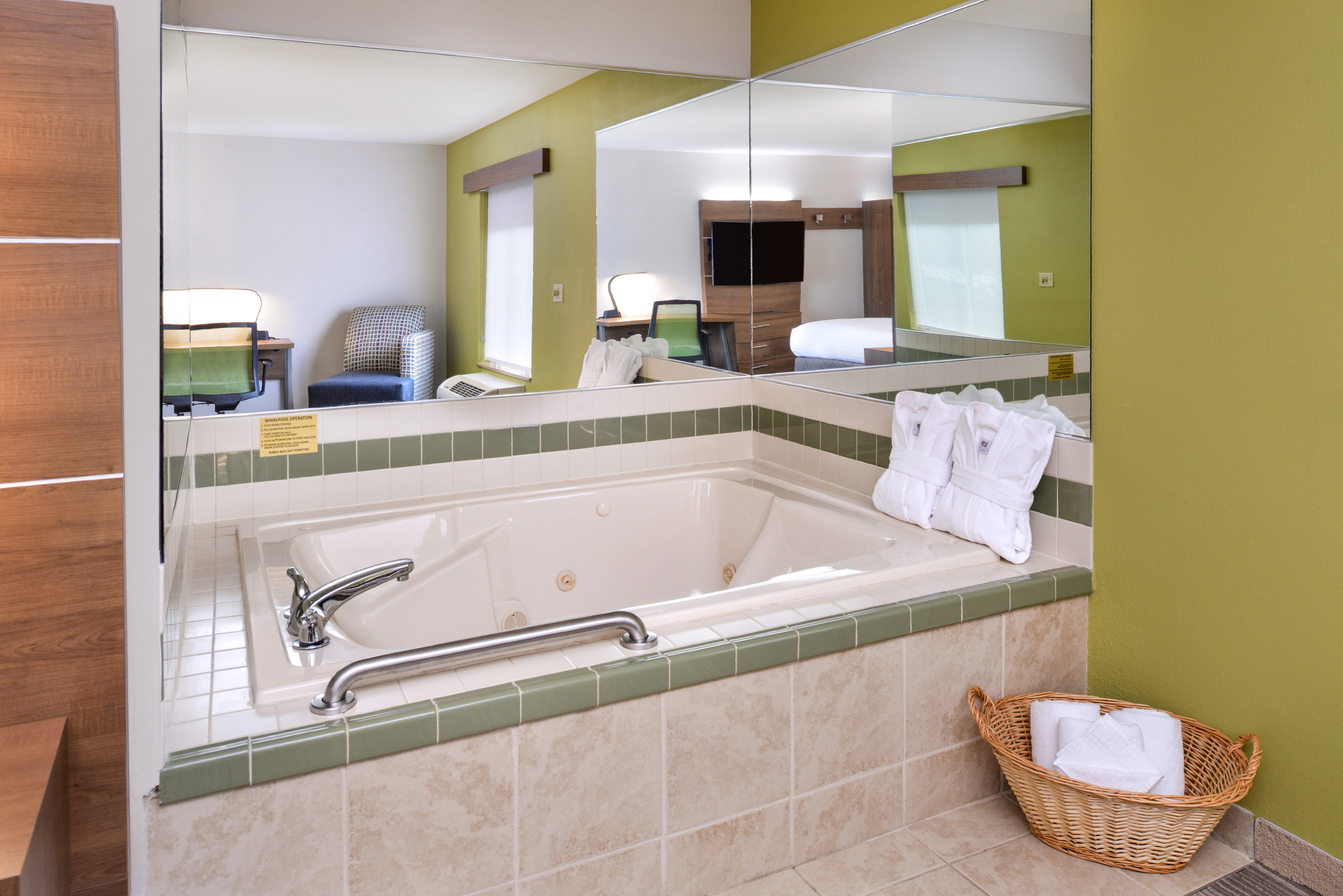 Holiday Inn Express Mineral Wells By Ihg Parkersburg Εξωτερικό φωτογραφία