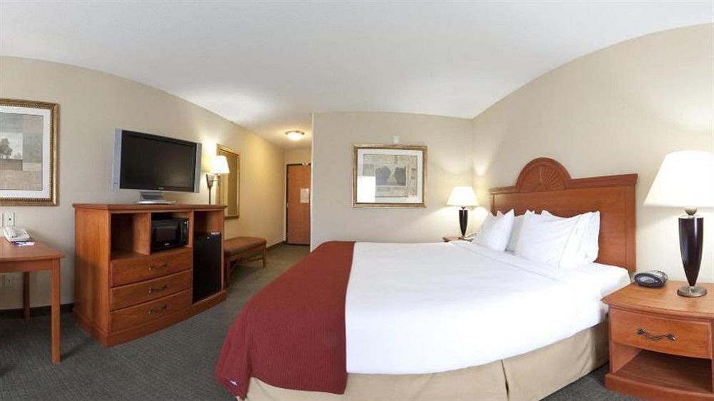 Holiday Inn Express Mineral Wells By Ihg Parkersburg Εξωτερικό φωτογραφία