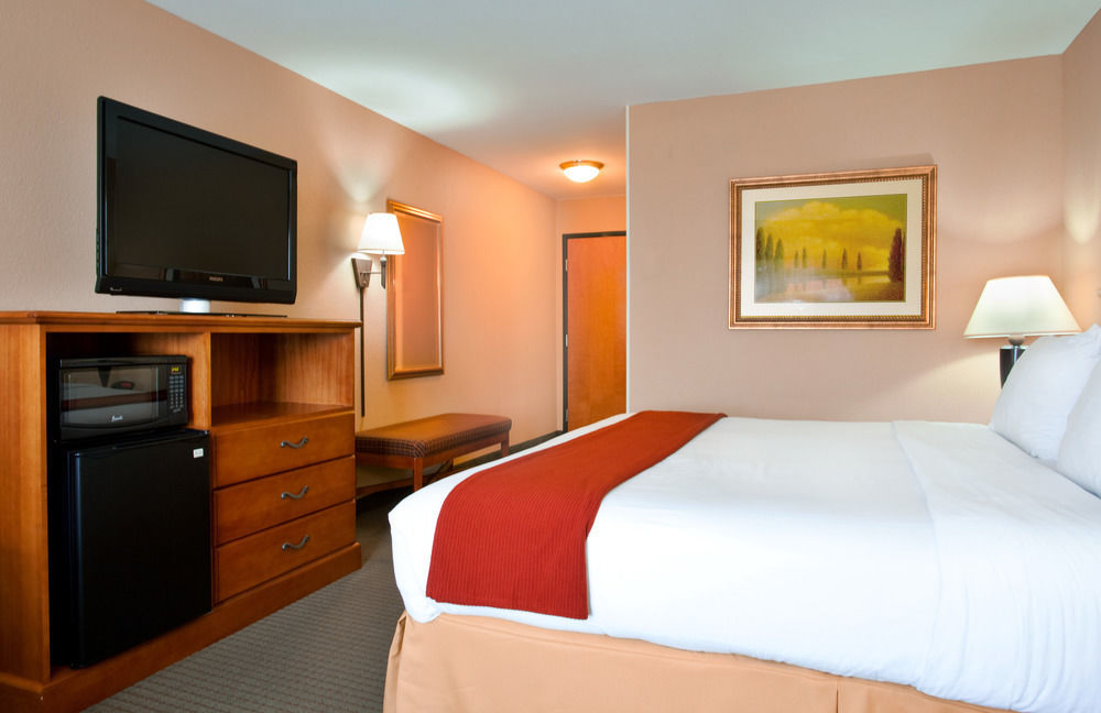 Holiday Inn Express Mineral Wells By Ihg Parkersburg Εξωτερικό φωτογραφία