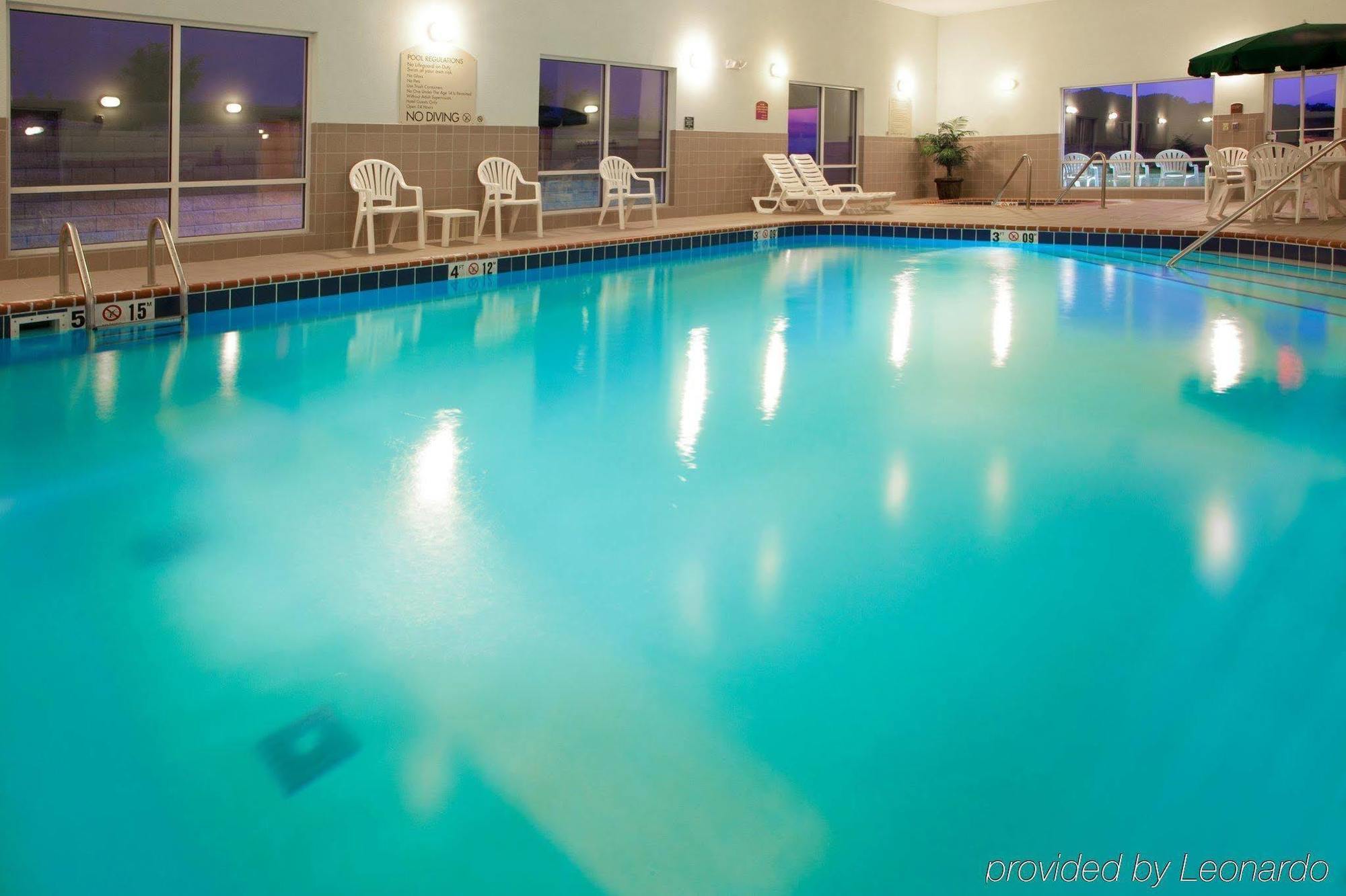 Holiday Inn Express Mineral Wells By Ihg Parkersburg Εξωτερικό φωτογραφία