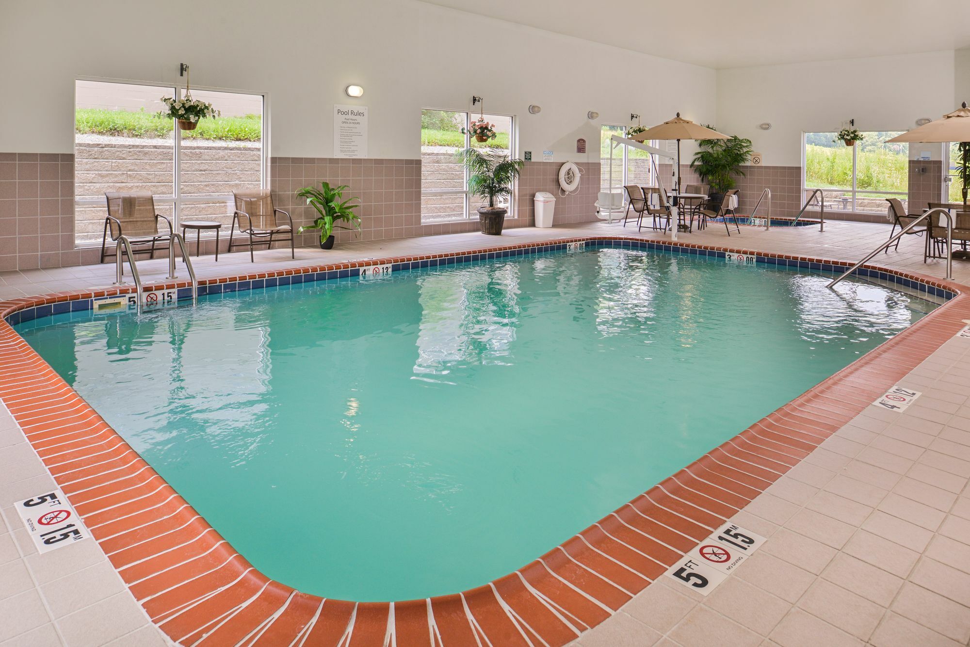 Holiday Inn Express Mineral Wells By Ihg Parkersburg Εξωτερικό φωτογραφία