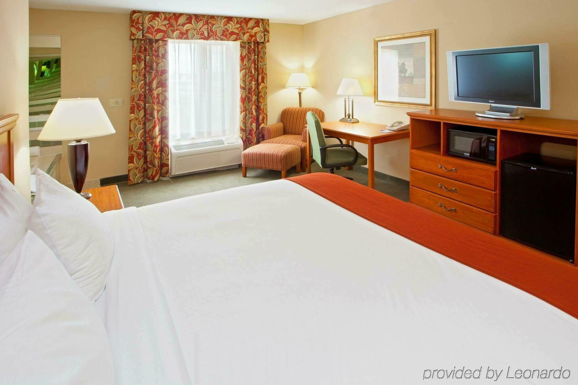 Holiday Inn Express Mineral Wells By Ihg Parkersburg Εξωτερικό φωτογραφία