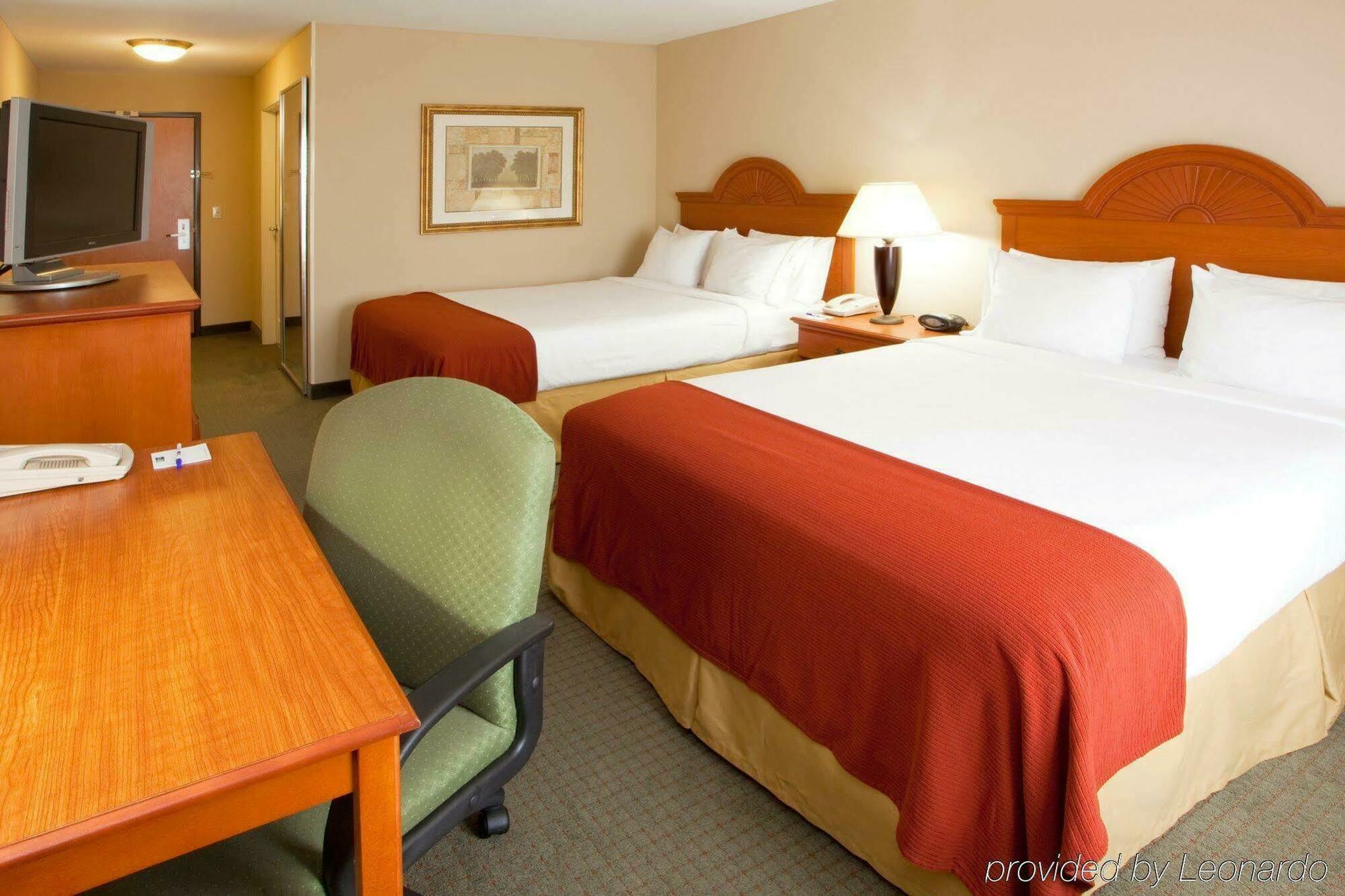 Holiday Inn Express Mineral Wells By Ihg Parkersburg Εξωτερικό φωτογραφία