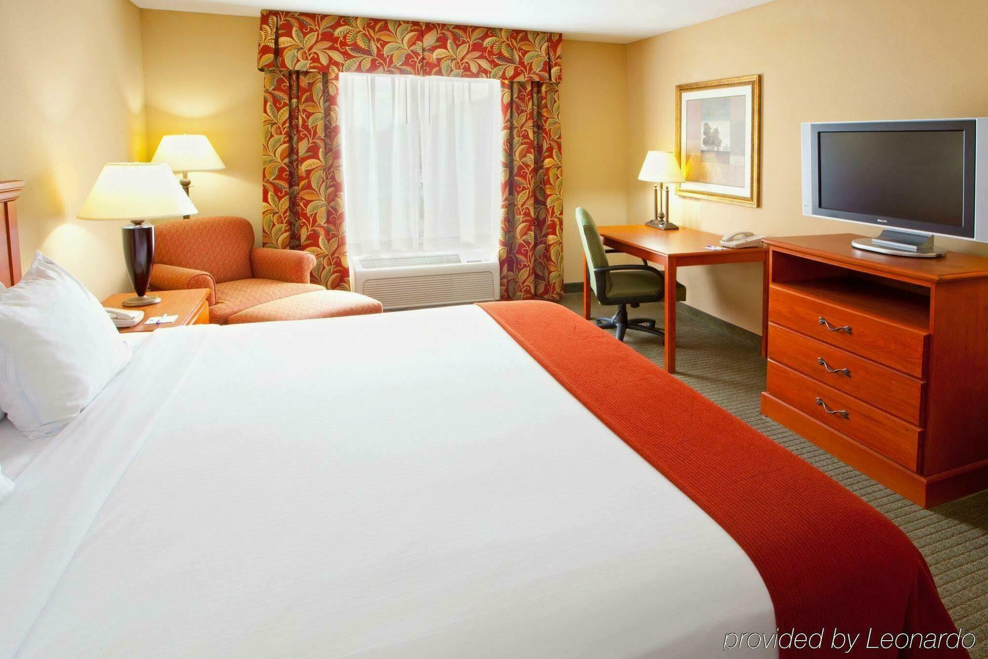 Holiday Inn Express Mineral Wells By Ihg Parkersburg Εξωτερικό φωτογραφία
