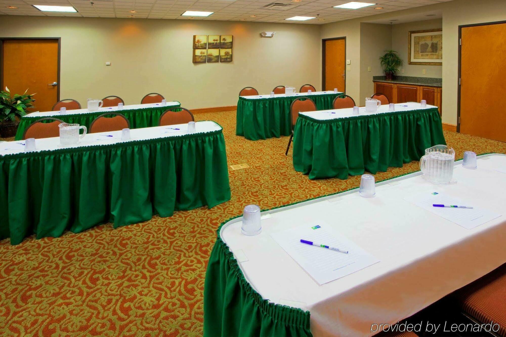 Holiday Inn Express Mineral Wells By Ihg Parkersburg Εξωτερικό φωτογραφία